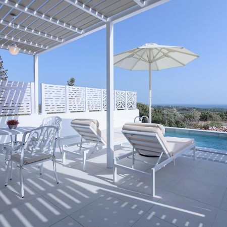 Dionisos Suites Lixouri Bagian luar foto