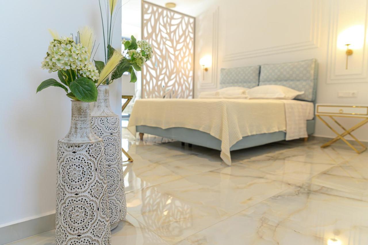 Dionisos Suites Lixouri Bagian luar foto